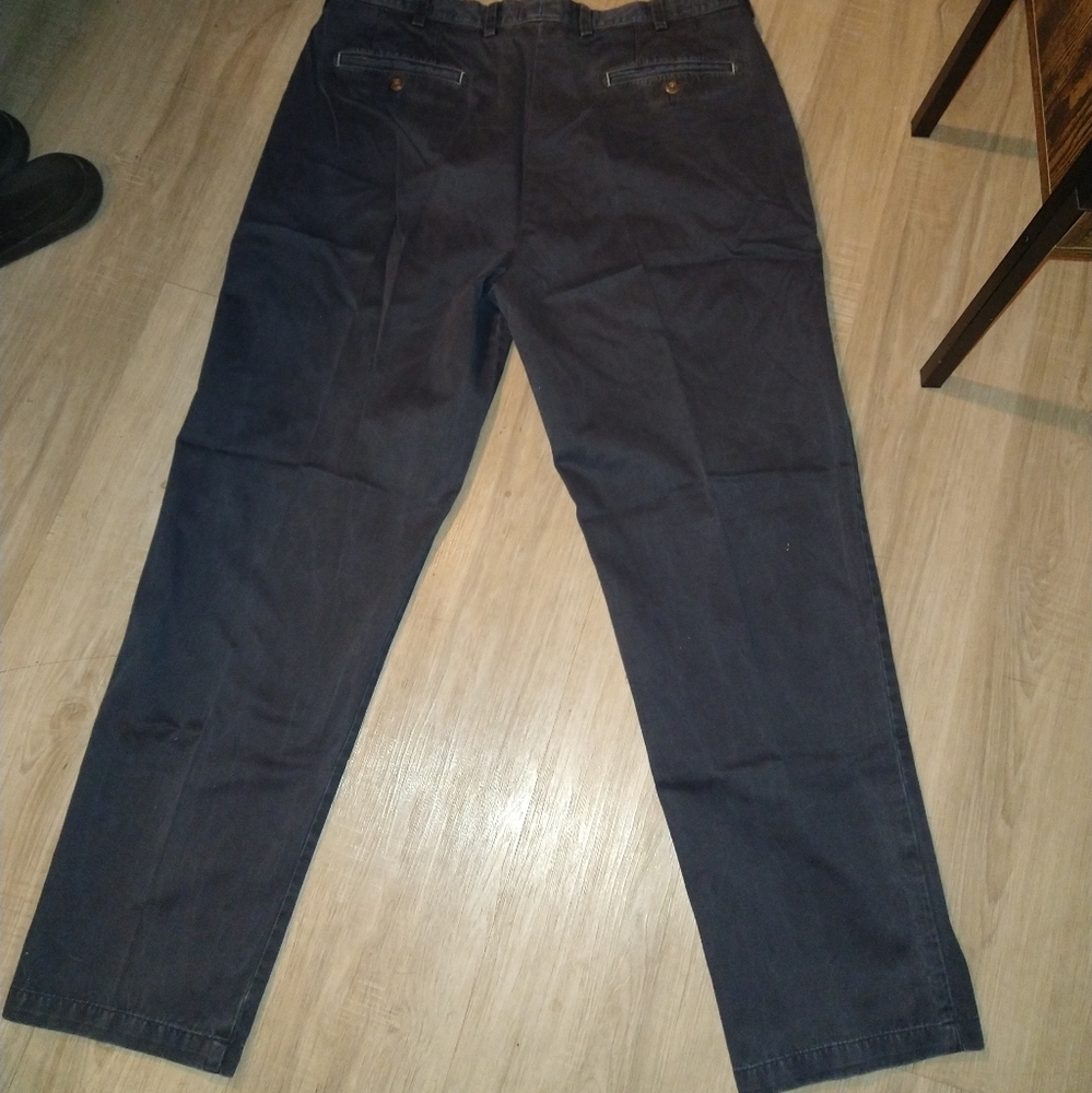 Johnston and Murphy size 38 W 32 L. Very good condition.